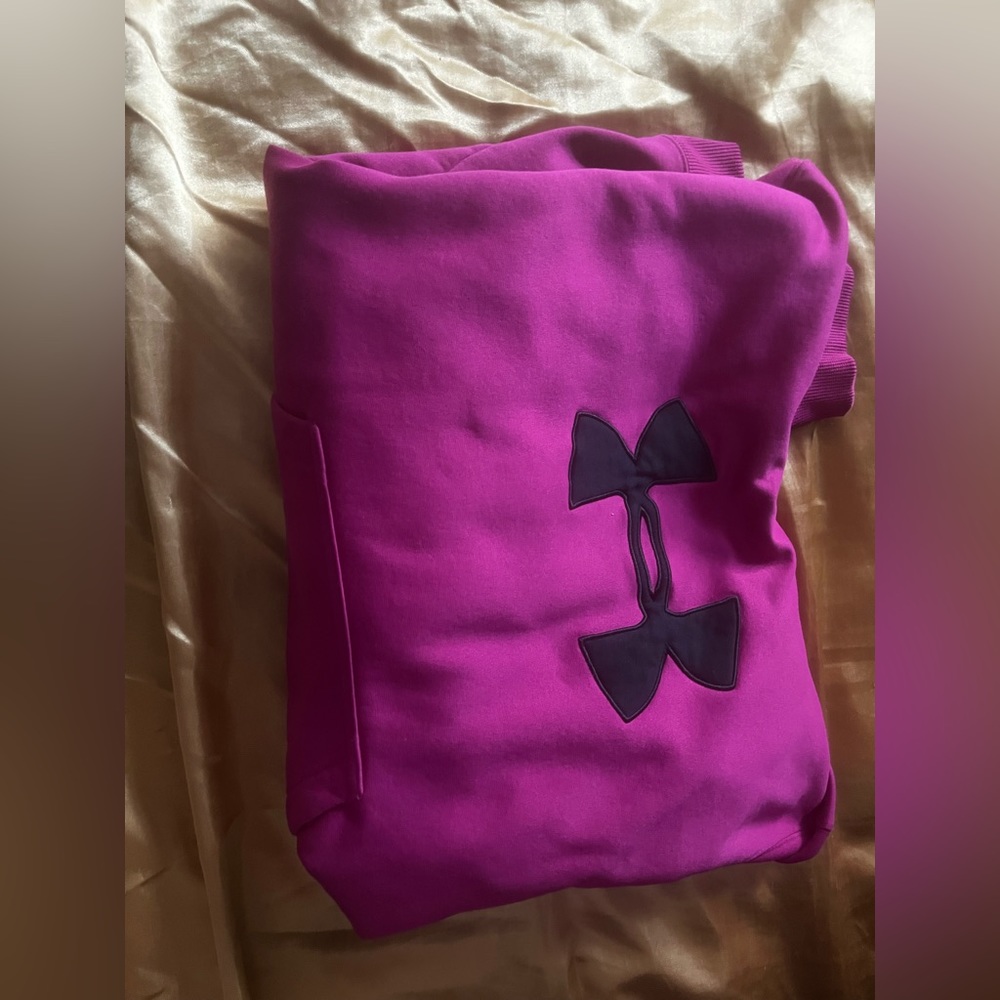 Under armour sweatshirt